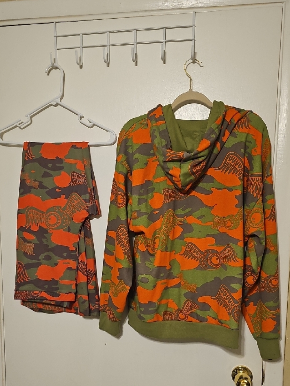 Von Dutch Orange Green Camo Zip-Up Hoodie with Yellow Logo - Picture 2 of 3